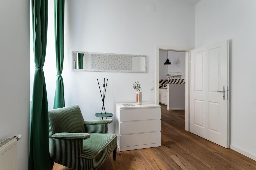 Sleek 1Br Flat Near Center By Hm Apartment Vienna Exterior photo